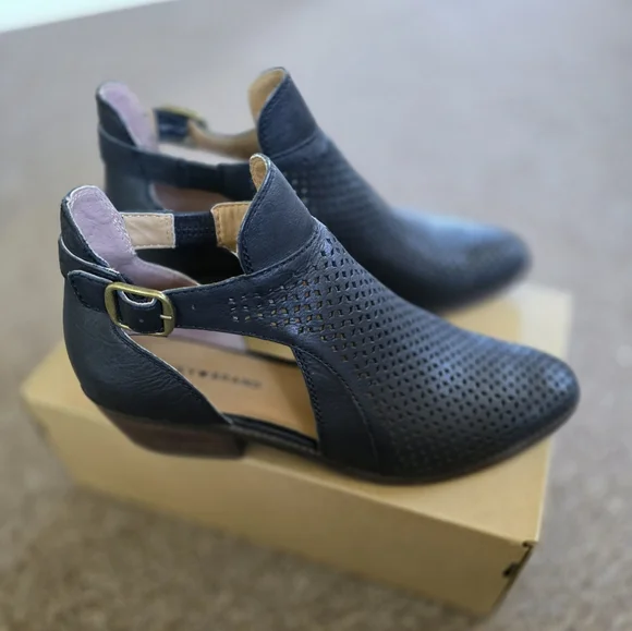 Lucky Brand booties - Picture 1 of 4